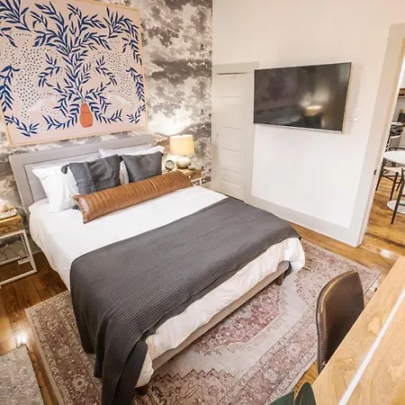 Beautiful Private Downtown House Appartement